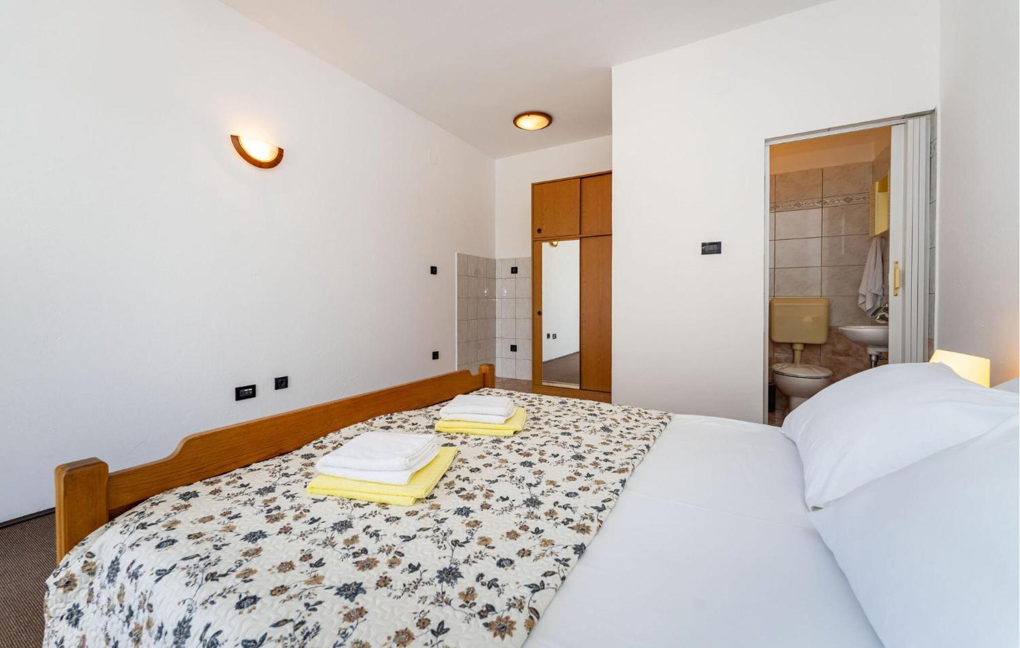 Beautiful Apartment In Galovac With Kitchen Kültér fotó