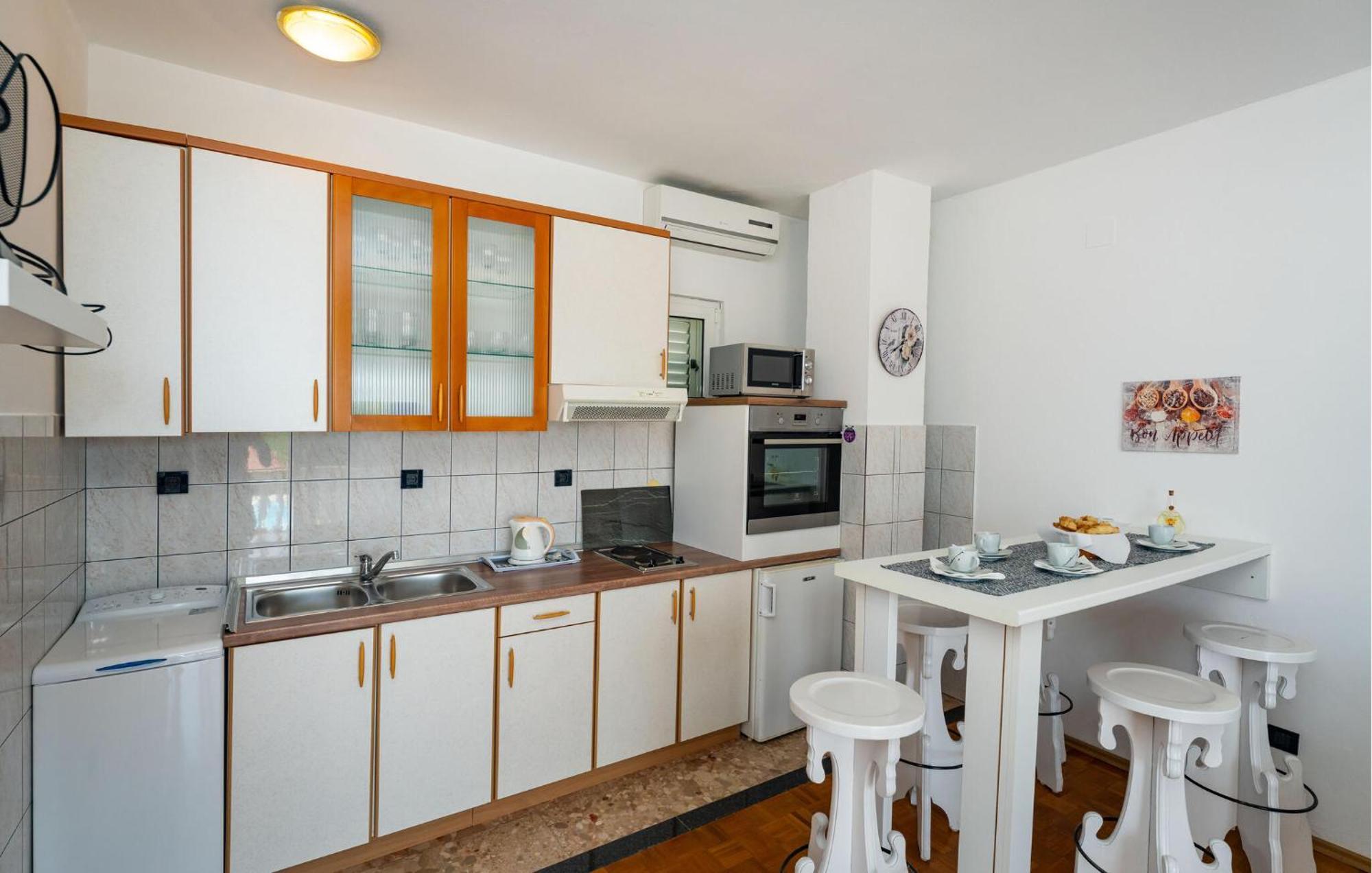 Beautiful Apartment In Galovac With Kitchen Kültér fotó