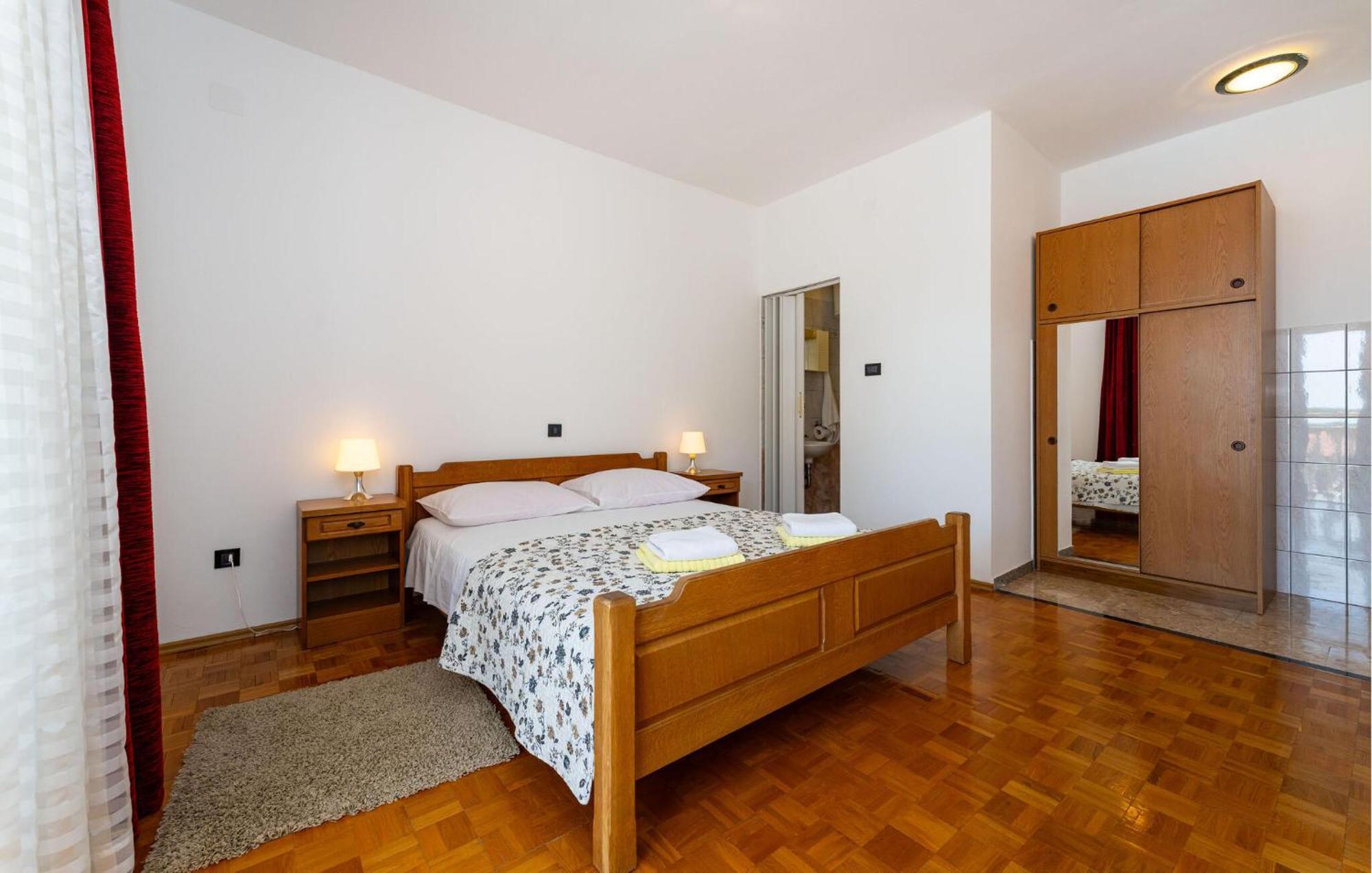 Beautiful Apartment In Galovac With Kitchen Kültér fotó