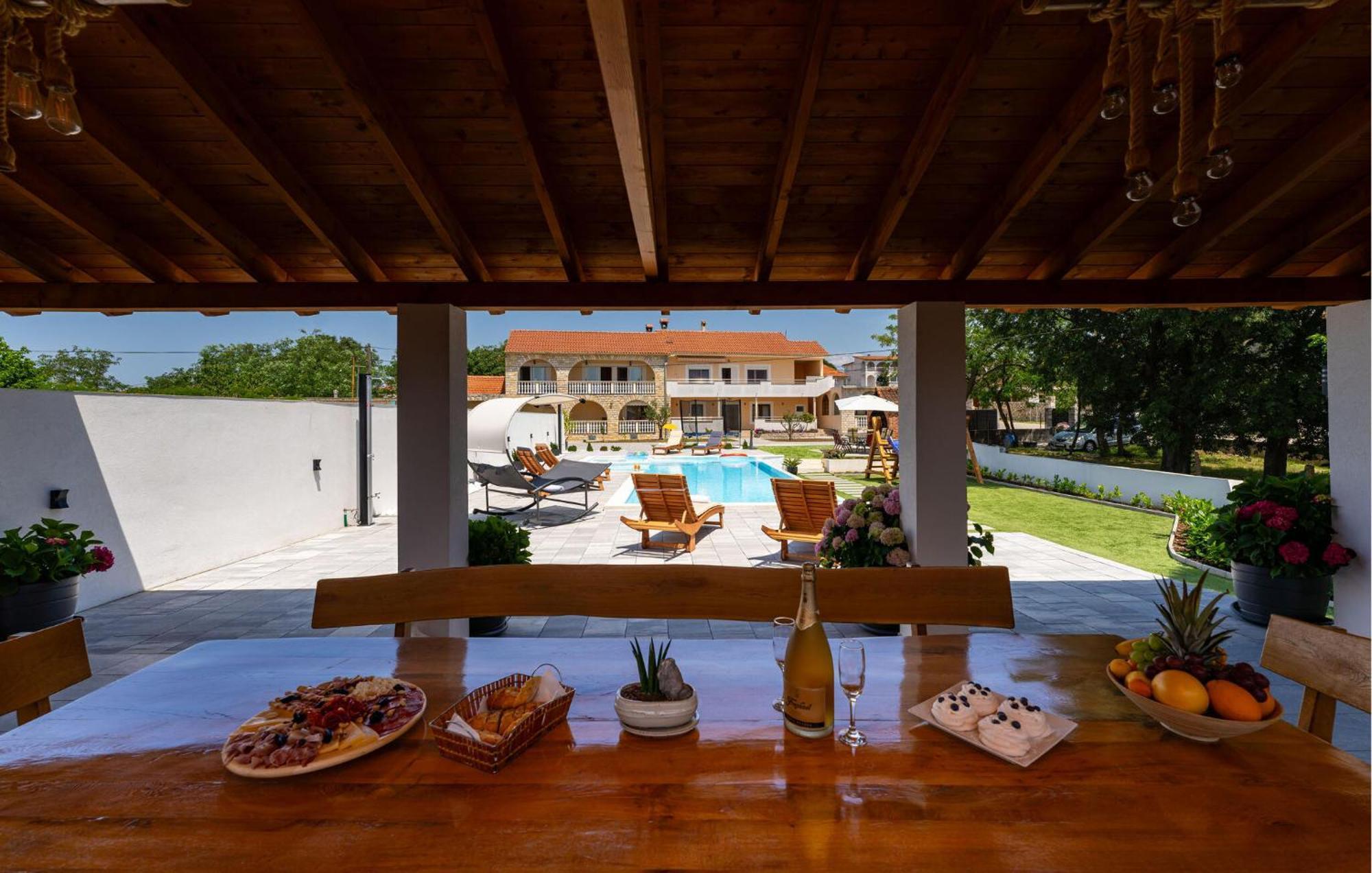 Beautiful Apartment In Galovac With Kitchen Kültér fotó
