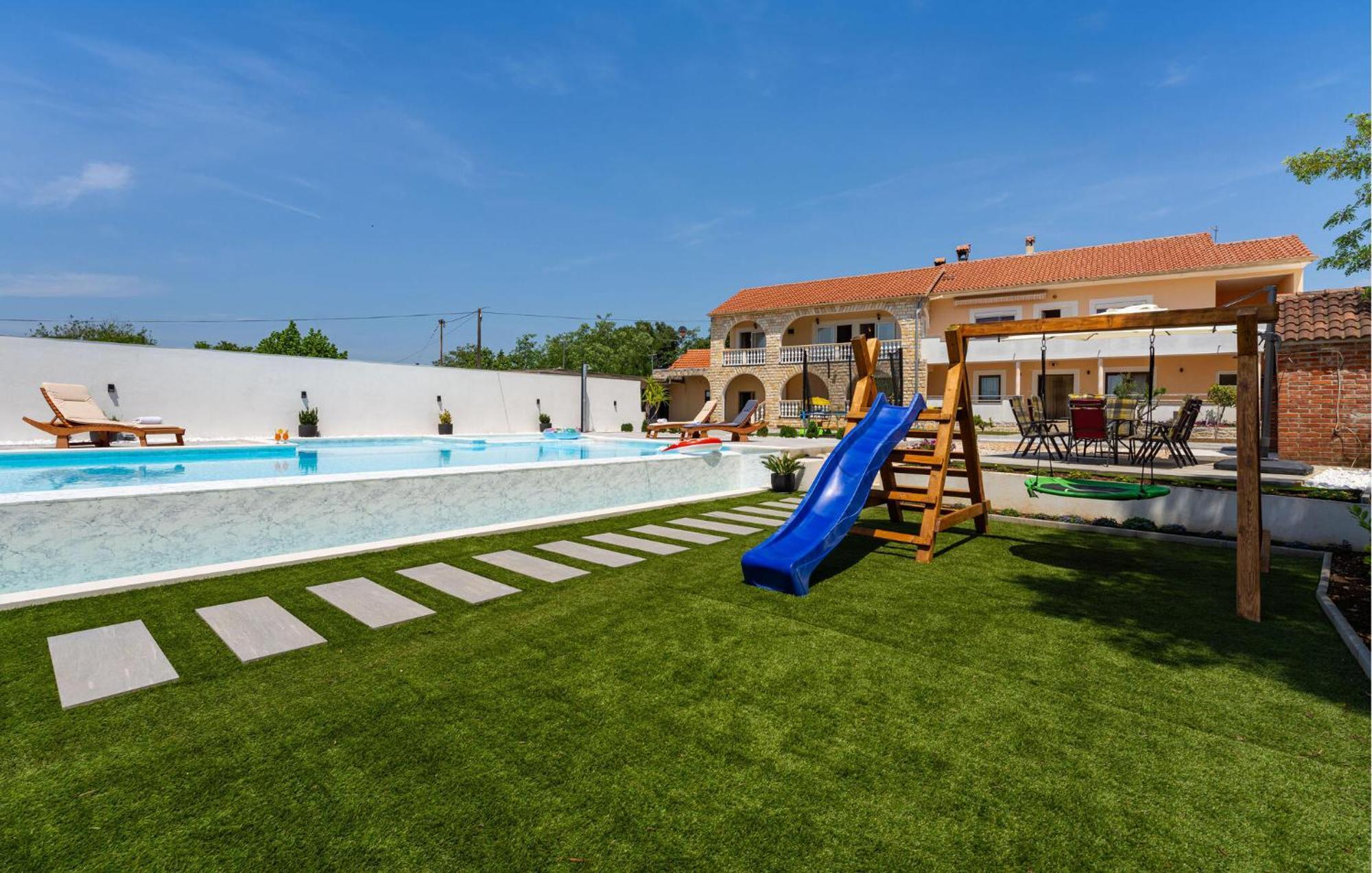 Beautiful Apartment In Galovac With Kitchen Kültér fotó
