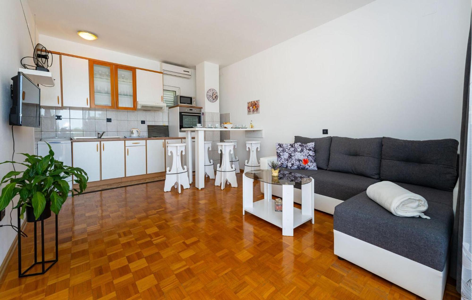 Beautiful Apartment In Galovac With Kitchen Kültér fotó