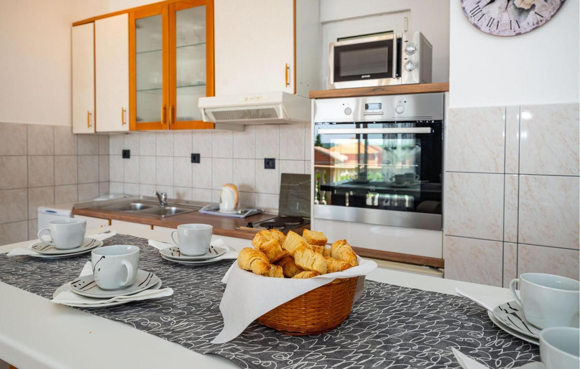 Beautiful Apartment In Galovac With Kitchen Kültér fotó