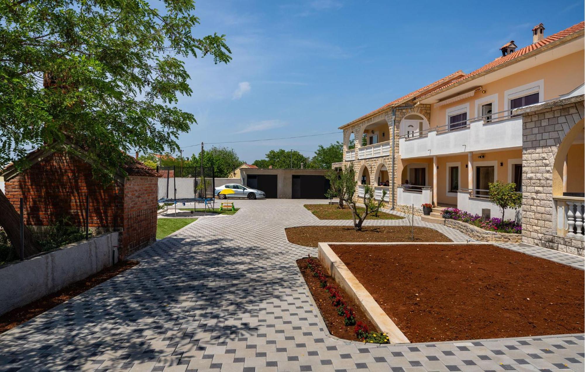Beautiful Apartment In Galovac With Kitchen Kültér fotó